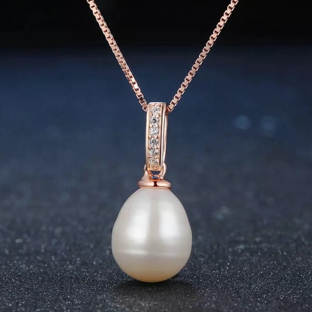 100% Natural freshwater pearl 18k plated necklace